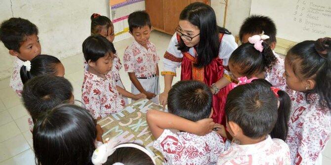 &#91;Kartini News &#93; Kisah Puspita rela susah-susah ke Sulteng demi ajarkan bahasa Rusia