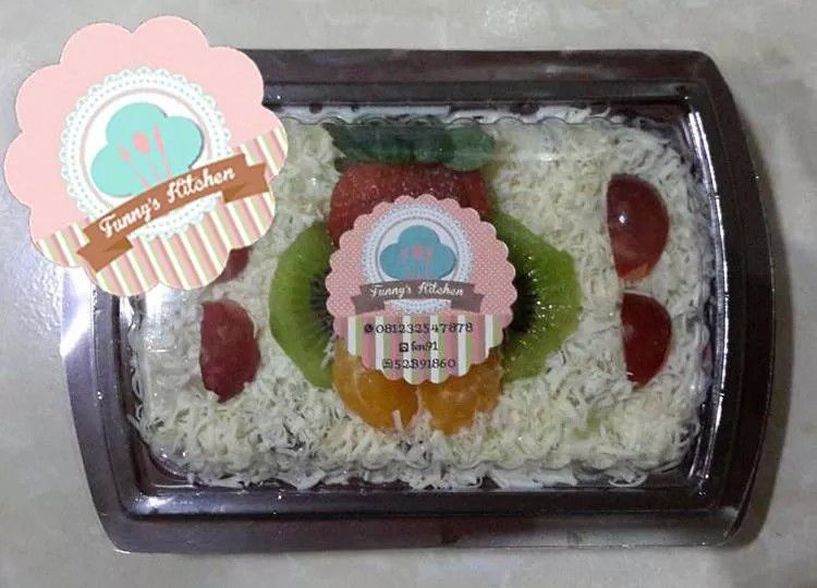 funny's kitchen -salad buah