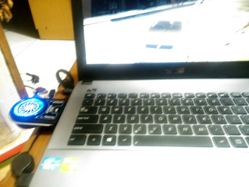 STRONG COOLER Kipas untuk penyedot Panas Laptop