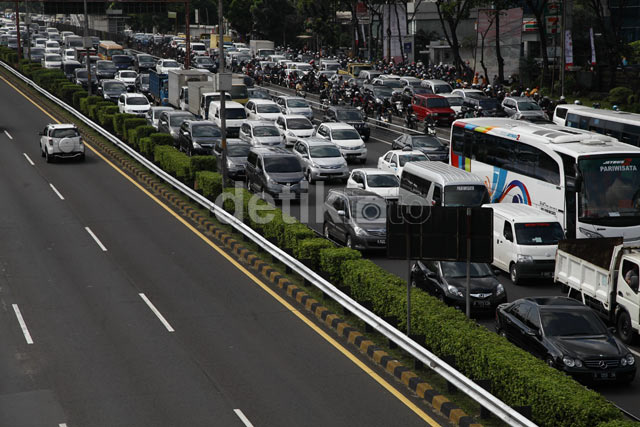 &#91; imbas Penutupan jln &#93; Macet Parah Sergap Gatsu gan...