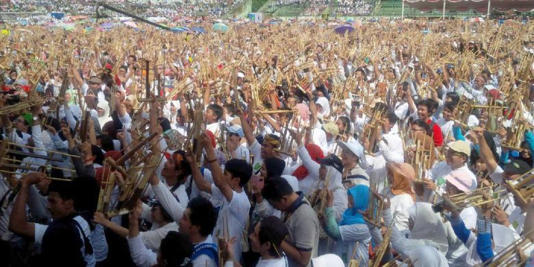 [ Prestasi Syp?] Warga Bandung Pecahkan Rekor Dunia Pemain Angklung Terbanyak