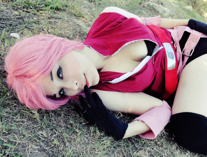 10 Cosplayer Wanita Paling Cantik dan Seksi di Anime NARUTO