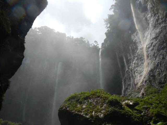 Tumpak Sewu, Salah satu air terjun TERcantik se dunia gan... iya, seDUNIA !