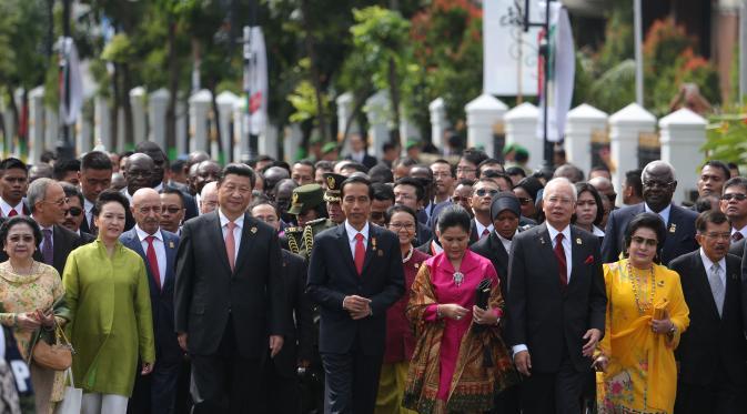 &#91;MANTAP BETUL!&#93; Historical Walk KAA, Jokowi Didampingi Presiden Cina dan Mamah Mega