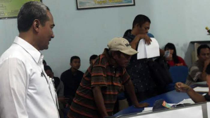 &#91; KTP elektronik &#93; Meski Datang Pagi, Intania Tiga Kali Gigit Jari