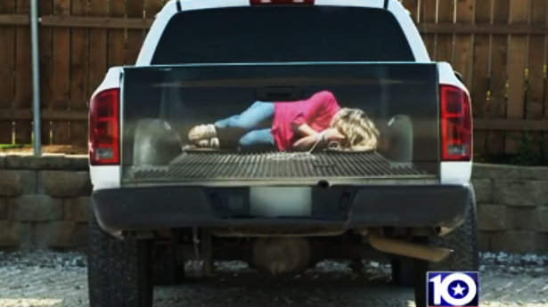 Cat mobilnya keren,siapa tau bisa jadi inspirasi gan