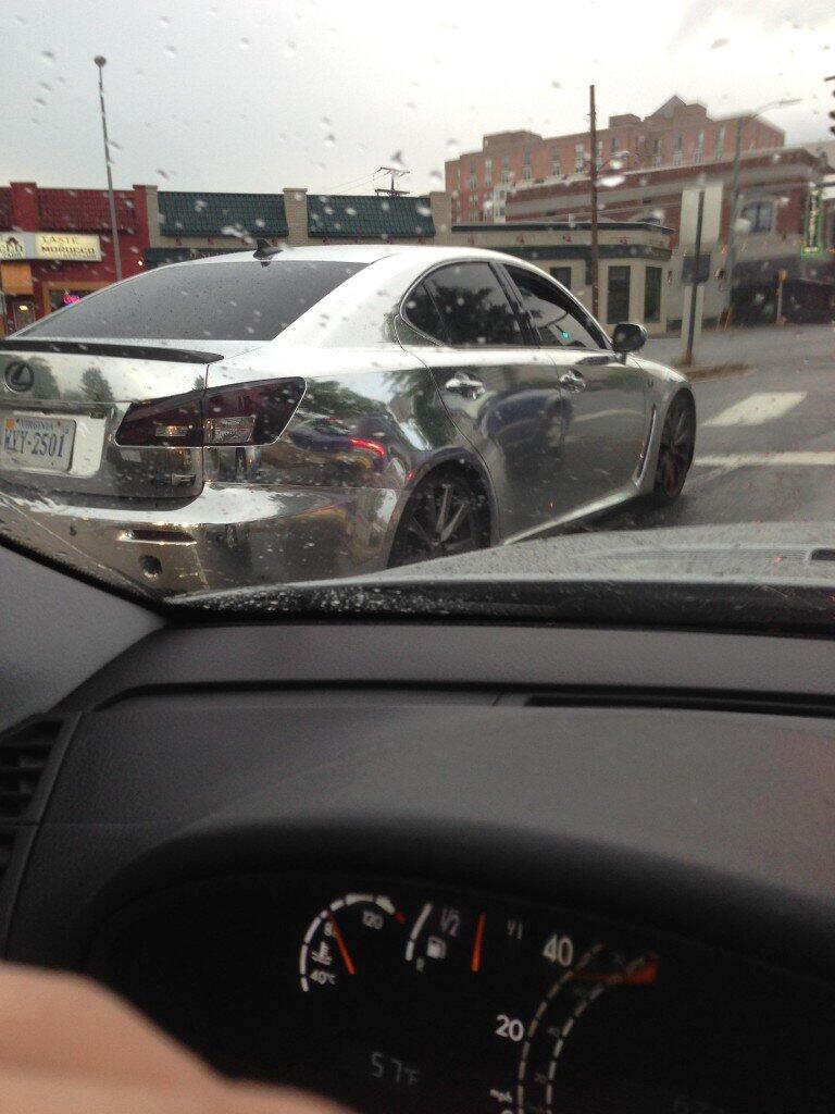 Cat mobilnya keren,siapa tau bisa jadi inspirasi gan