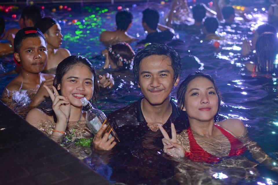 Foto foto POOL PARTY yang lagi Heboh Gan 