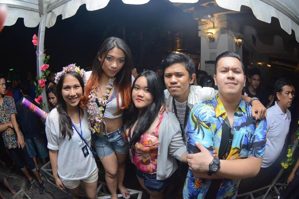 Foto foto POOL PARTY yang lagi Heboh Gan 