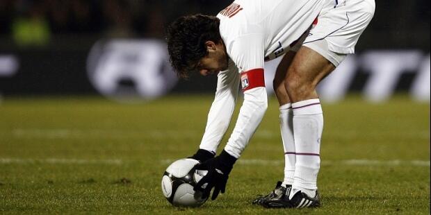 5 pemain sepak bola dengan spesialis tendangan bebas