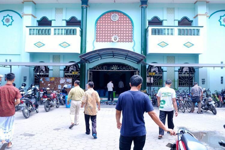 FENOMENA sholat jumat bisa bikin ganteng katanya