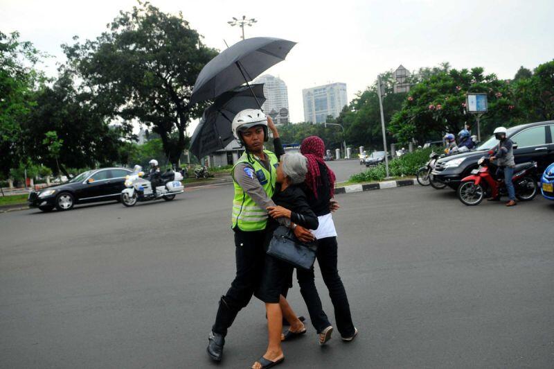 50 Foto Yang Mengajarkanmu Makna Kemanusiaan