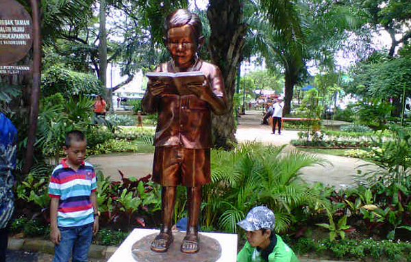 Patung Gus Dur Kecil Telah Diresmikan Oleh Gubernur DKI Jakarta