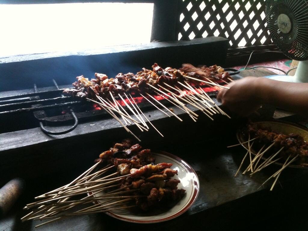 Sate Kambing Legendaris dari Purworejo, cobain deh, Mak Nyus!