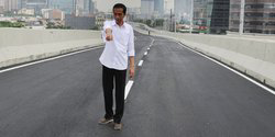 Presiden Jokowi : Proyek tol tidak beres, saya jewer dan saya injak !!