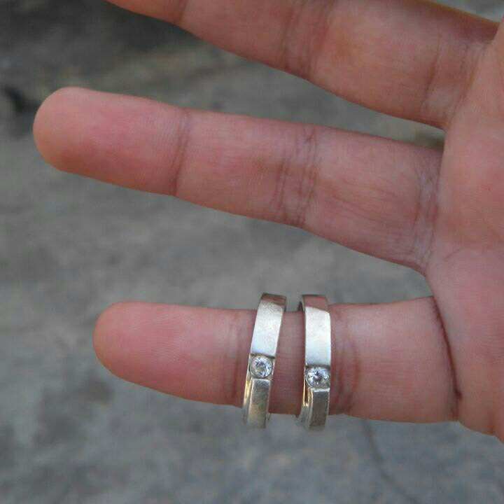 Terjual CINCIN  COUPLE  PERAK bisa ukir  nama  inisial 