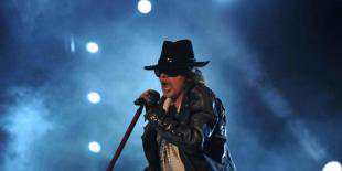 Kicauan Kekecewaan Axl Rose Sebut Jokowi Pengecut..