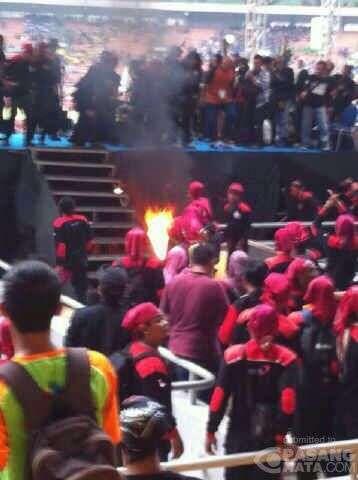 Pria yang Jatuh Terbakar di GBK Diduga Bernama Sebastian, Warga Bekasi
