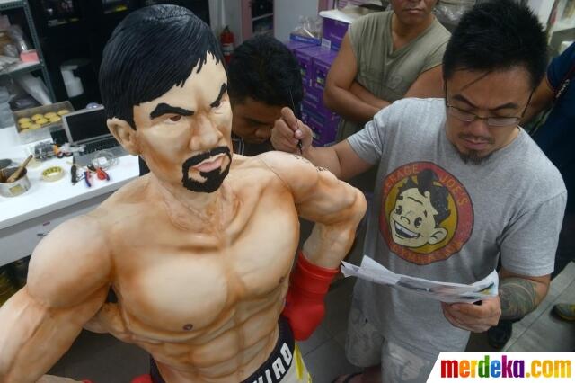 Warga Filipina Bikin Kue Raksasa Manny Pacquiao