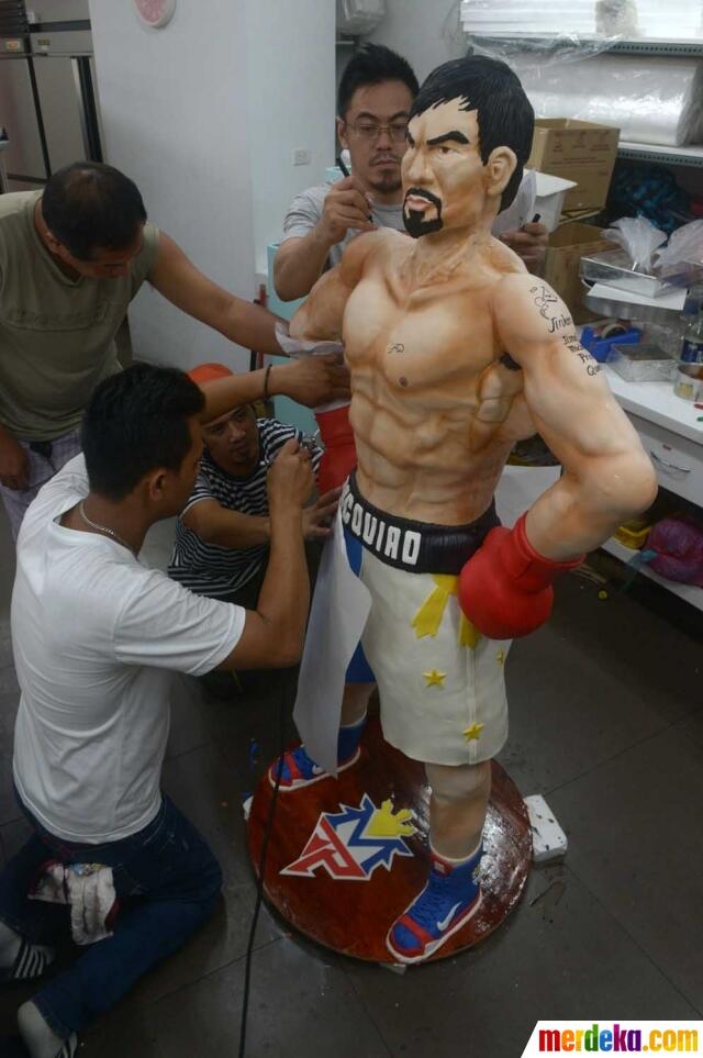 Warga Filipina Bikin Kue Raksasa Manny Pacquiao