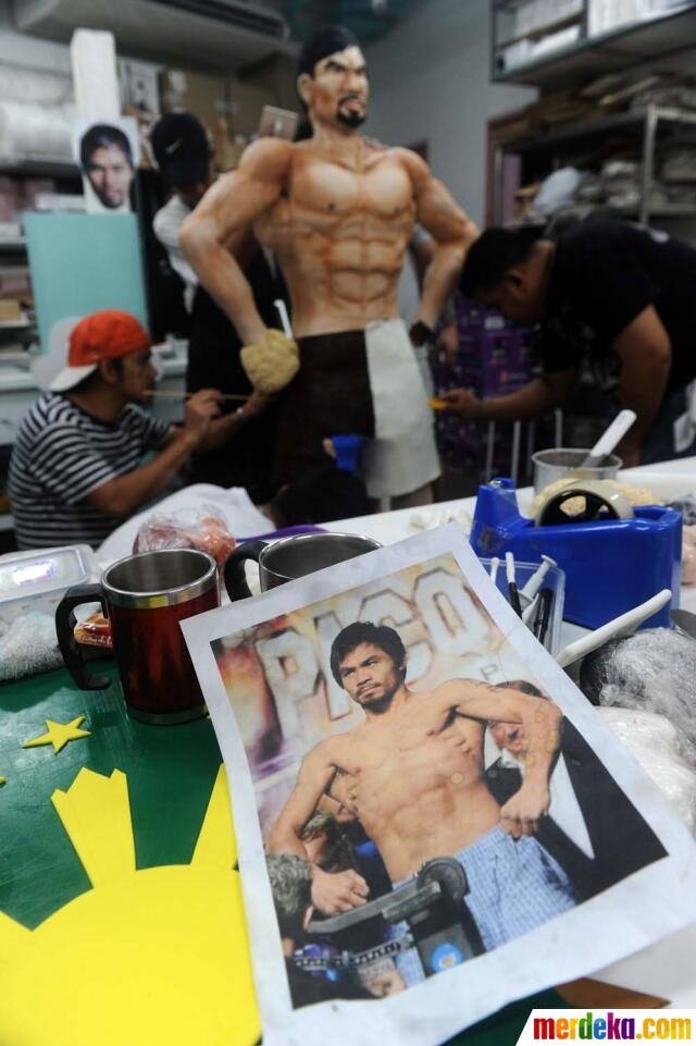 Warga Filipina Bikin Kue Raksasa Manny Pacquiao