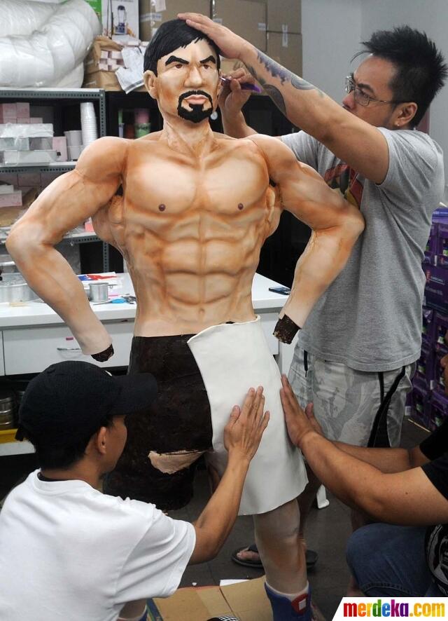 Warga Filipina Bikin Kue Raksasa Manny Pacquiao