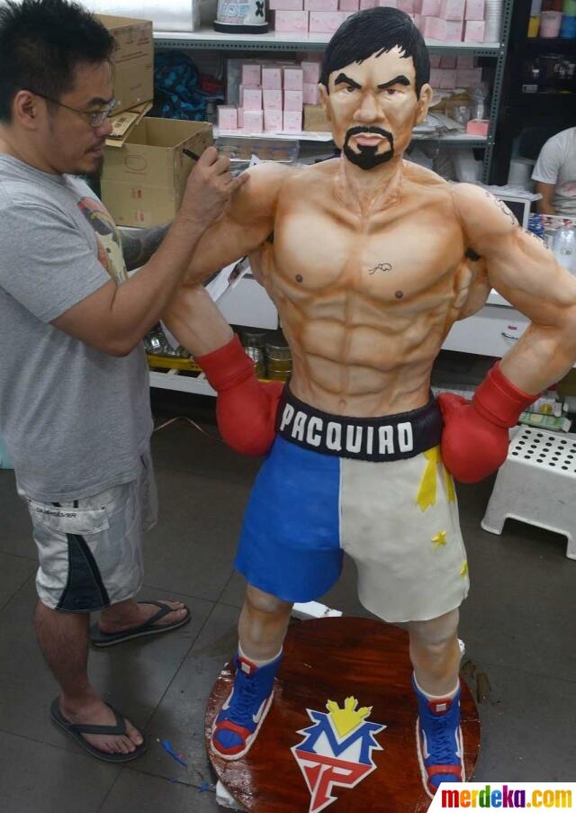 Warga Filipina Bikin Kue Raksasa Manny Pacquiao