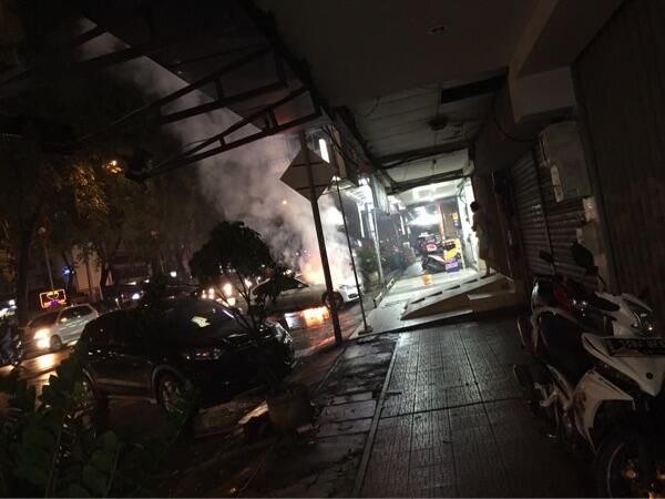 Si Putih B 1920 TAD terbakar hangus di Kelapa Gading