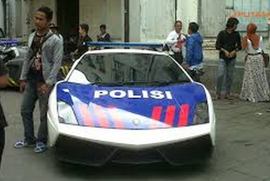 &#91;Good Job&#93; Ini Sanksi Pengemudi Lamborghini yang Ogah Pasang Nopol Depan