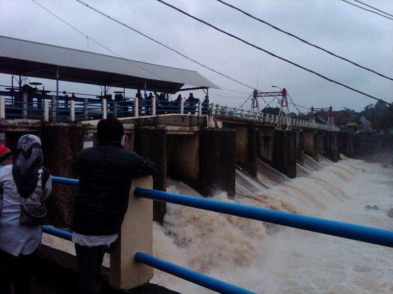 Katulampa Siaga III, Jakarta Waspada Banjir...