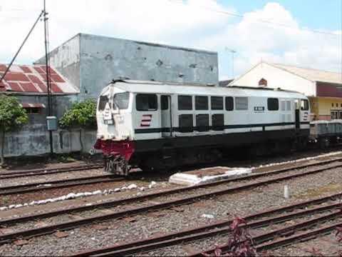 Si Panjang Tangan Beraksi di Commuter Line Jalur Tanah Abang-Manggarai