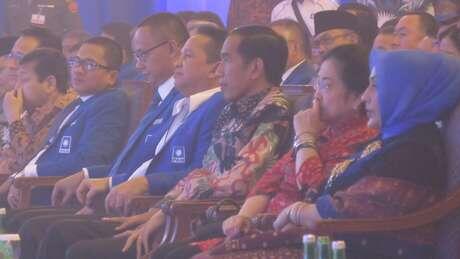 Jokowi Bisiki Prabowo: Pilpres 2019 Maju Lagi Nggak?