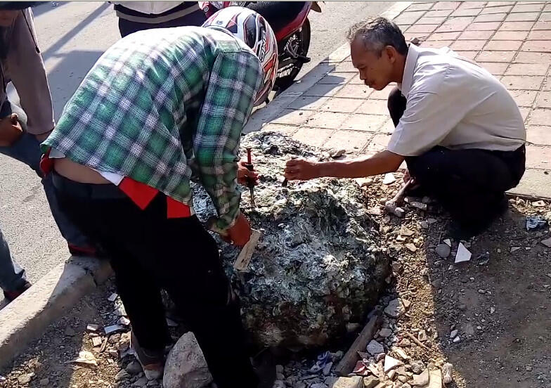 Ini Akik Hijau yang Diklaim Berasal dari Batu yang Dipahati Warga di Tomang