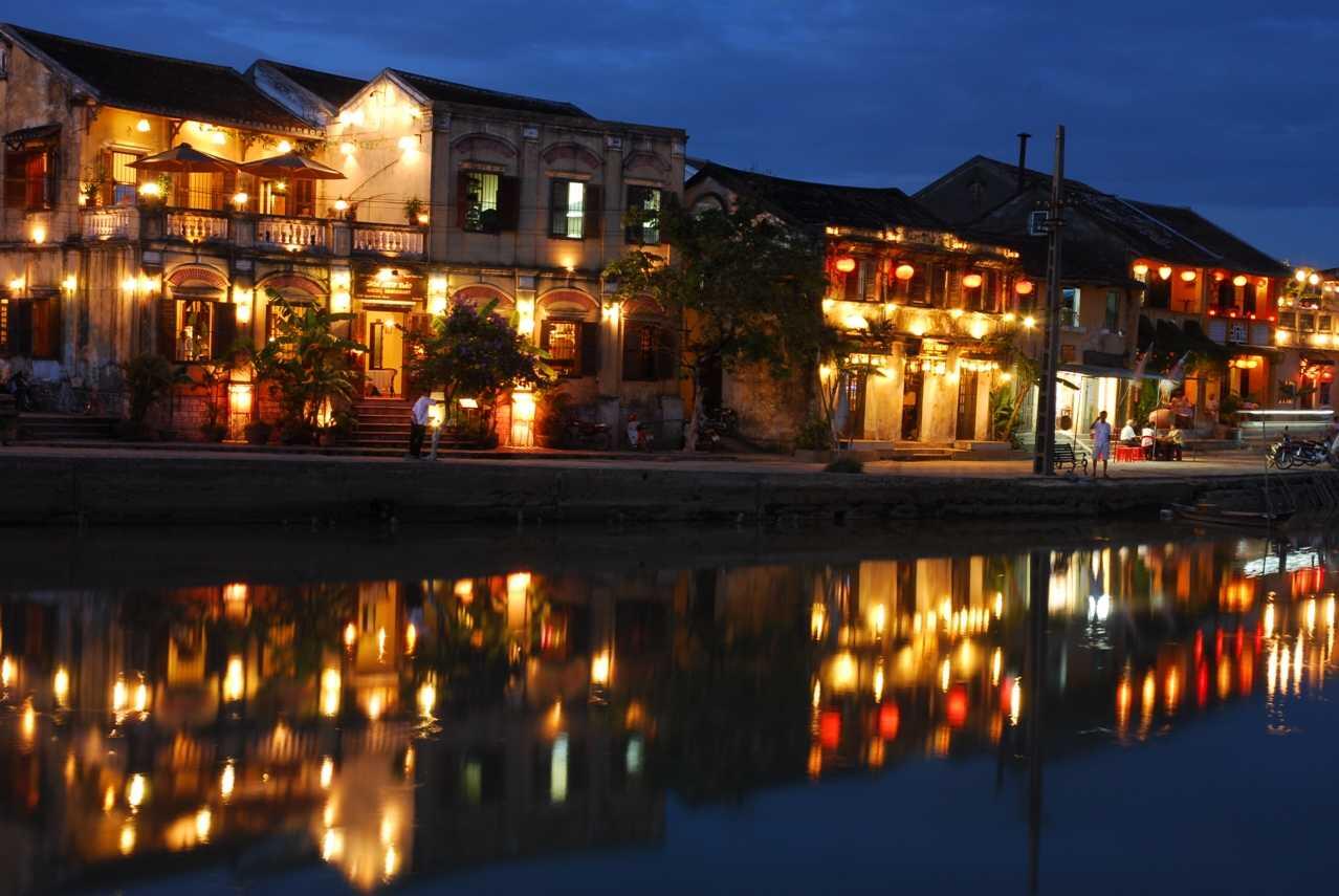 Wisata Menakjubkan dengan Mencicipi Kuliner Lezat di Vietnam