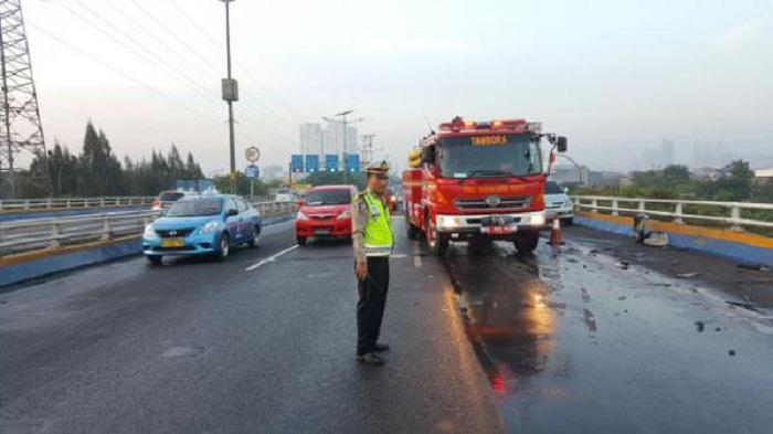 Inilah Tumpahan Truk Teraneh, Gansis