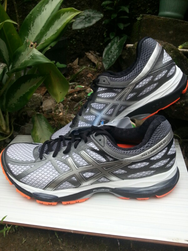 Terjual Sepatu  ASICS  COLLECTION ORI  100 Running 