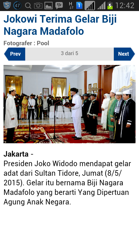 Hot Photo.. Jokowi Terima Gelar biji Nagara Madafolo..