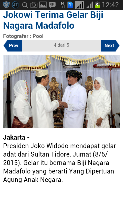 Hot Photo.. Jokowi Terima Gelar biji Nagara Madafolo..