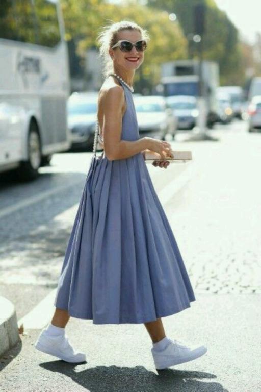 [Pecinta Fashion] Memadukan Dress Dengan Sneakers: KEREN! 