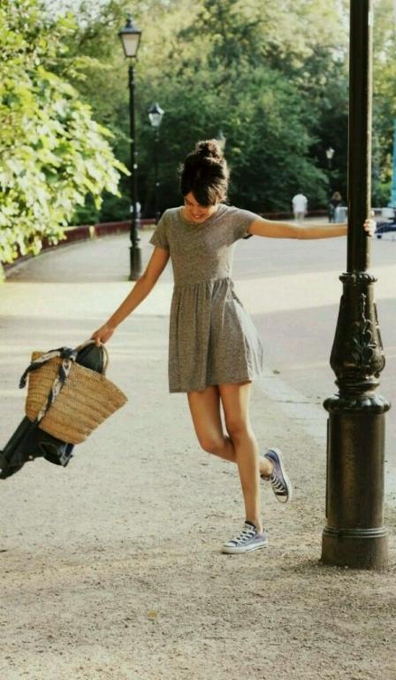 [Pecinta Fashion] Memadukan Dress Dengan Sneakers: KEREN! 