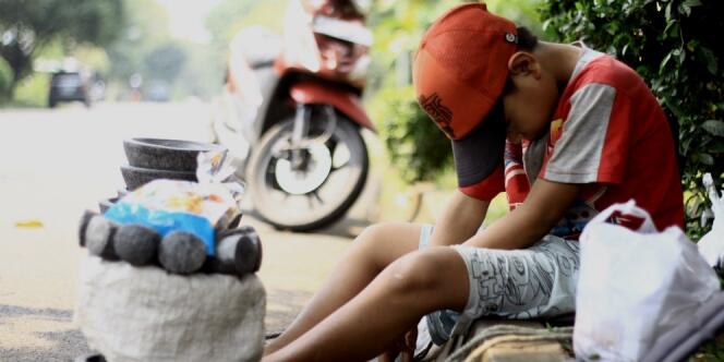 Miris Gan, Bocah Putus Sekolah Jualan di Pondok Indah