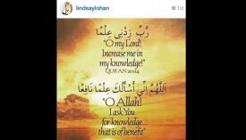 Foto Lindsay Lohan Bawa Quran Beredar, Masuk Islam!