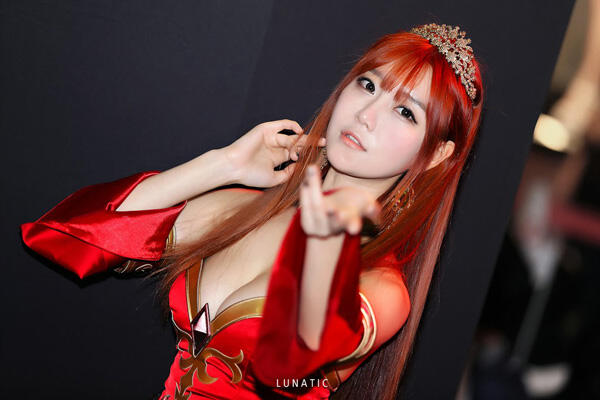 Cosplayer Lina Dota2 Model Chou Seul Ki