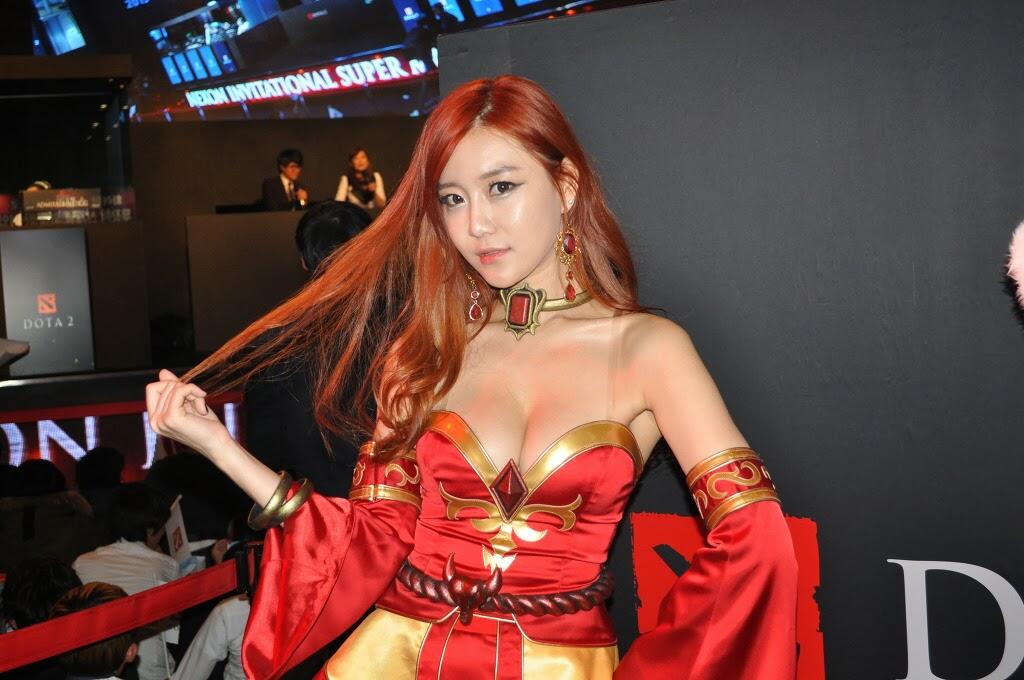 Cosplayer Lina Dota2 Model Chou Seul Ki