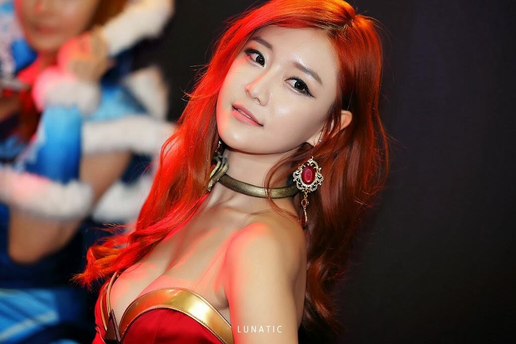 Cosplayer Lina Dota2 Model Chou Seul Ki