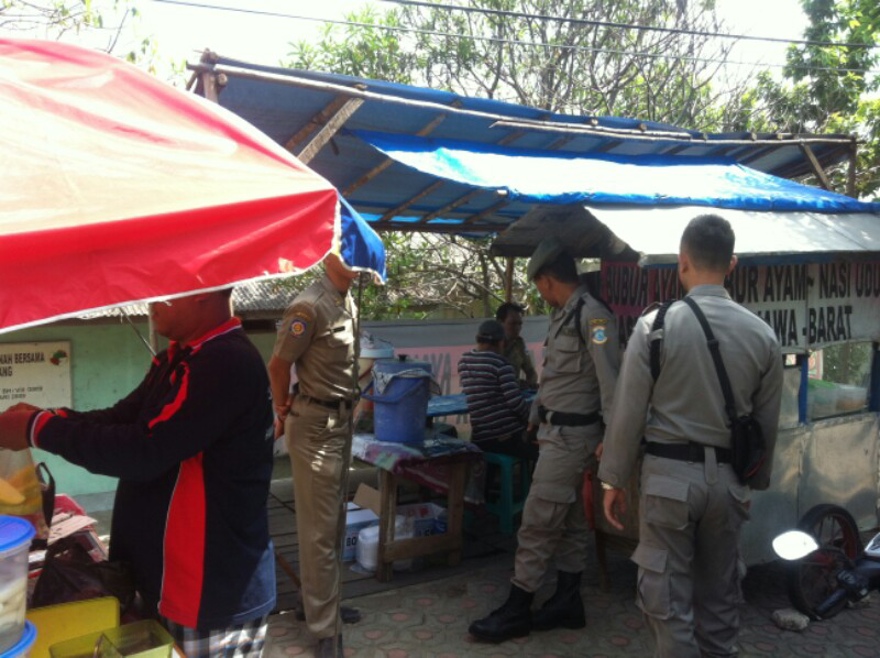 Satpol pp &quot; gerombolan pasukan brengsek&quot;.