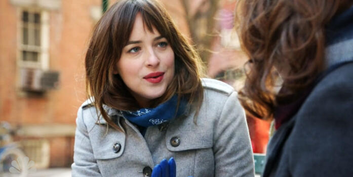 Nina Zatulini mirip dakota johnson gak?