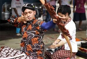 Pembuatan Busur Tradisional,Sumber Inspirasi gan