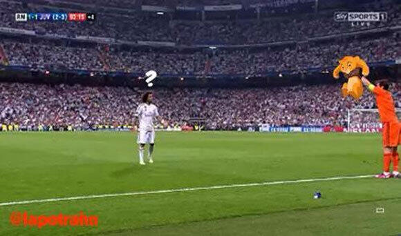 Meme Lucu Lemparan ke Dalam Iker Casillas