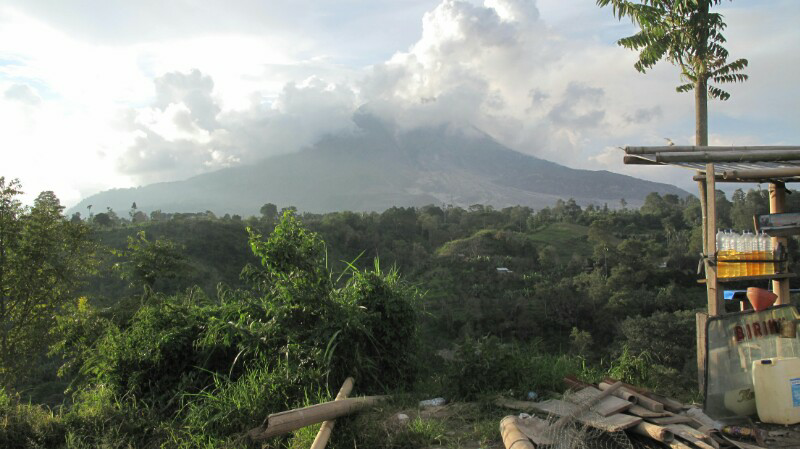 Beberapa foto yang berkaitan dengan Gunung Sinabung Karo